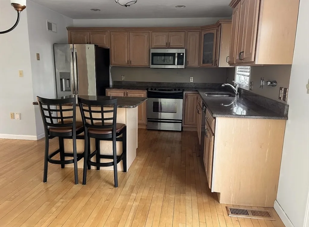 8 Gates Rd, Worcester