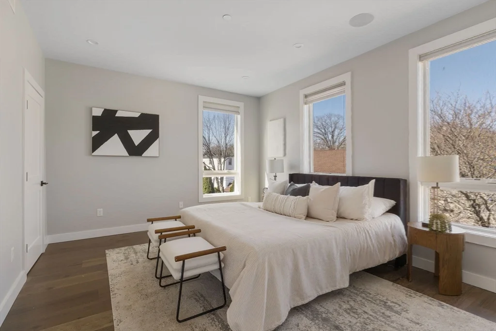17 Chestnut Ave, Jamaica Plain