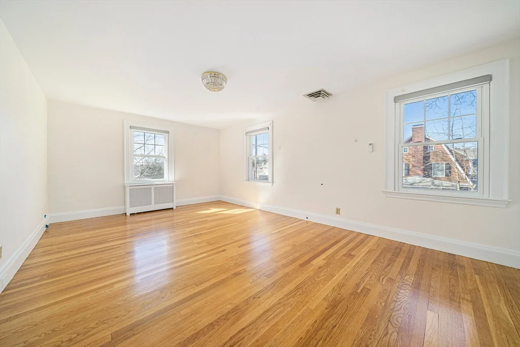 93 Lincoln Rd, Lawrence Estates