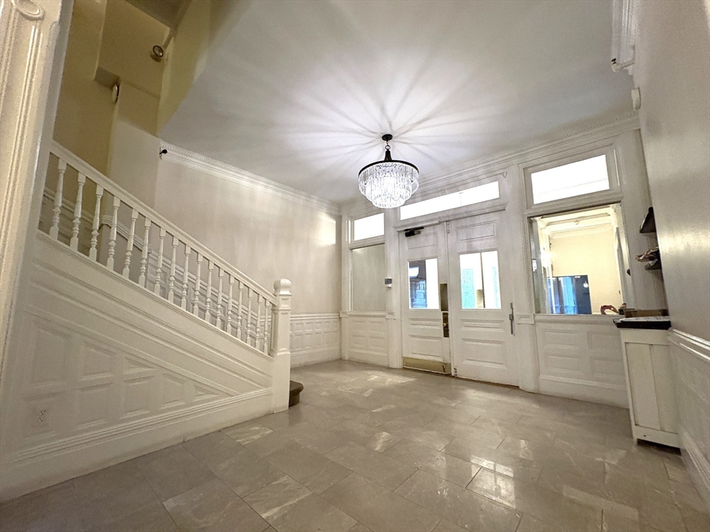 290 Commonwealth Ave, Back Bay