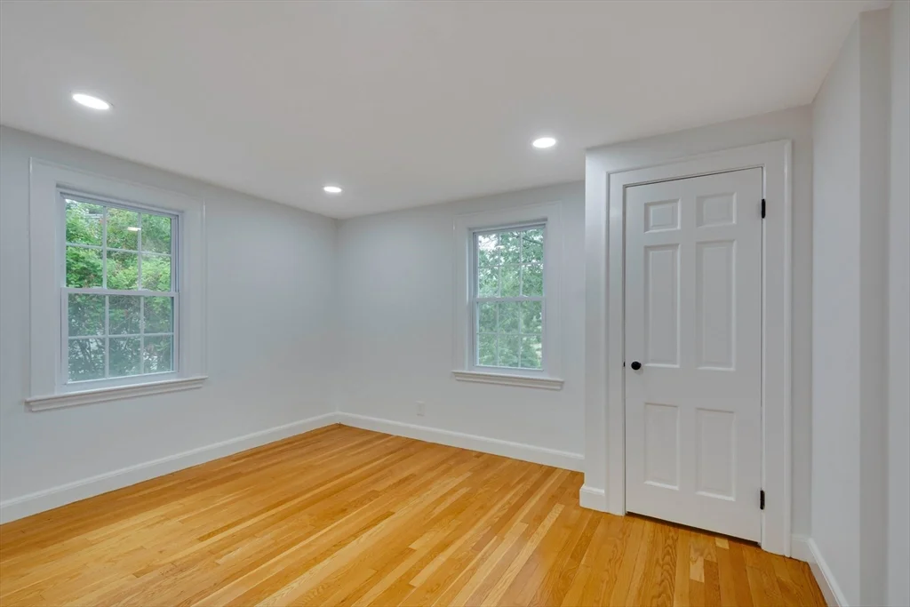 951 Main St, Lynnfield