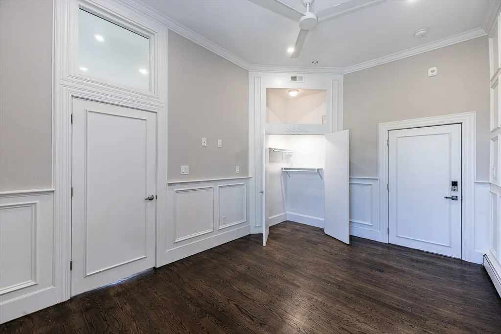 85 Regent St, Roxbury