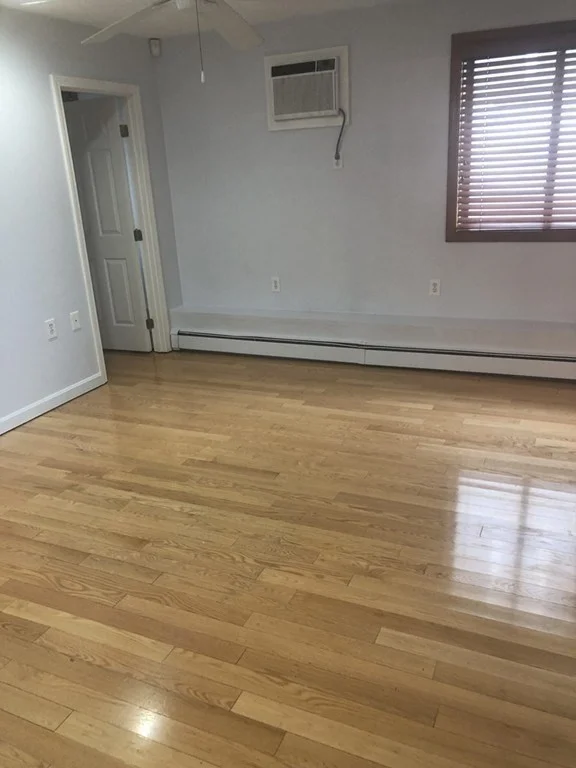 18 Belmont Park, Everett