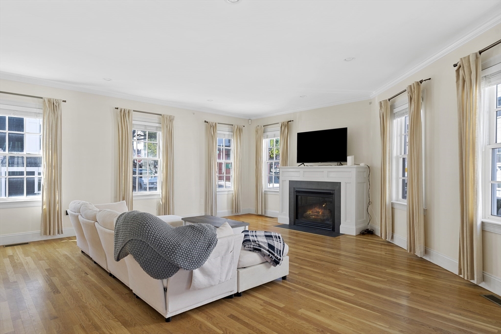 402 E 3rd St, South Boston