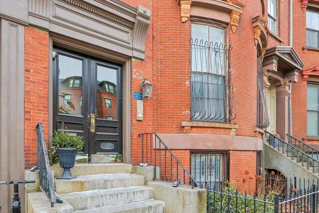 583 Massachusetts Ave, Roxbury