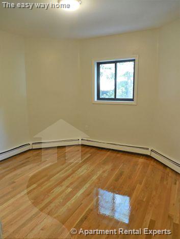 1.5 bed, 1 bath apartment for rent at 13 Pine St Unit 1, Central Square — photo 5 of 5