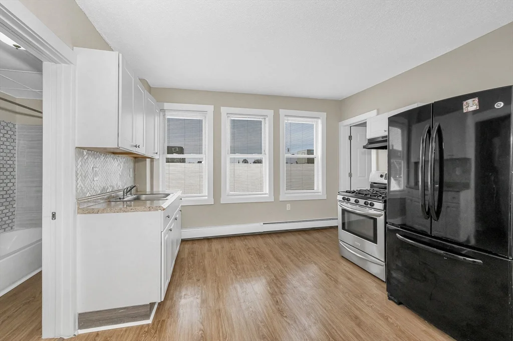 50 1/2 Common St, North Lawrence