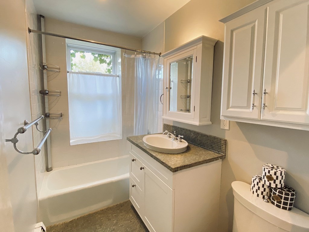 2 bed, 1 bath apartment for rent at 19 Albemarle Unit 4, Back Bay — photo 7 of 10