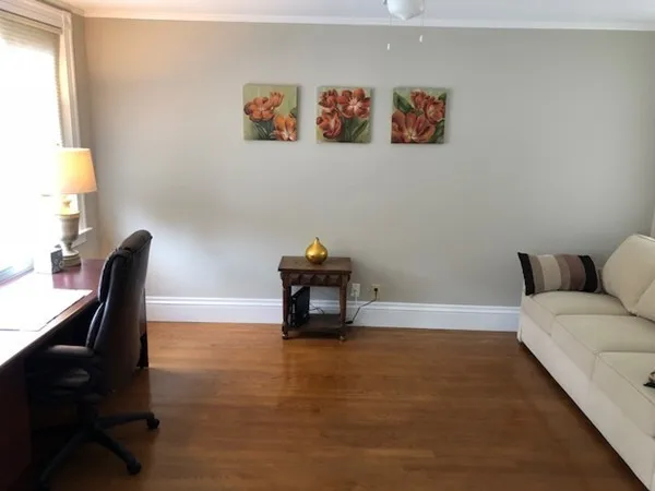 2 Elm, Wellesley