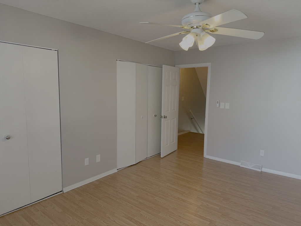555 Russell Rd, Westfield