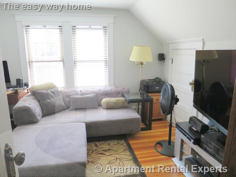 17 Dickson St, Teele Square