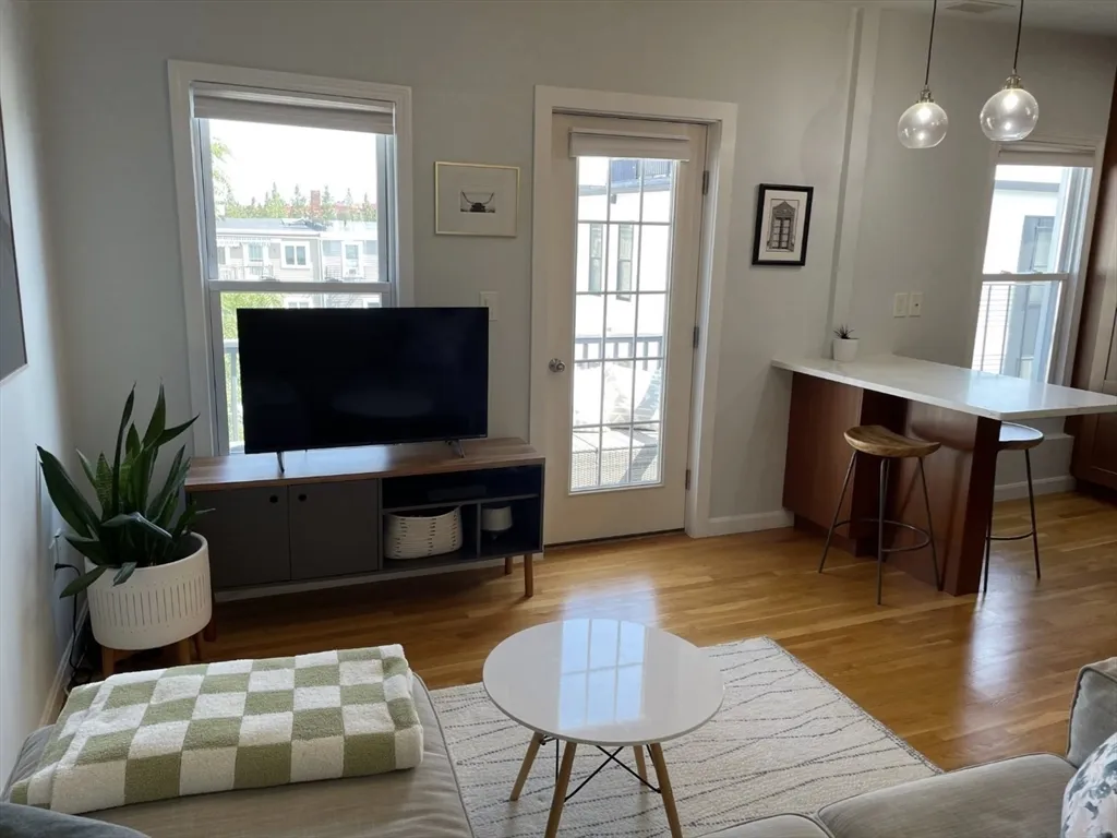 258 Everett St, East Boston