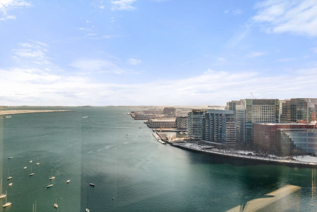 85 E India Row, Waterfront