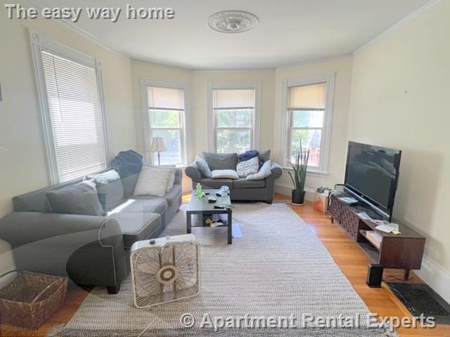 27 Willow Ave, Porter Square