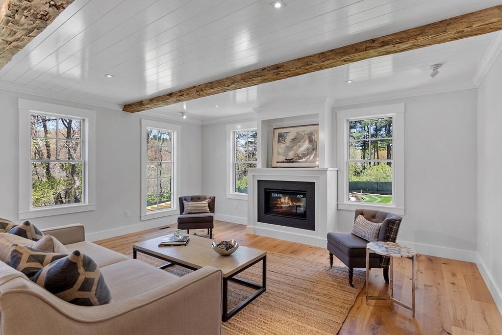 24 Mccallar Ln, Concord