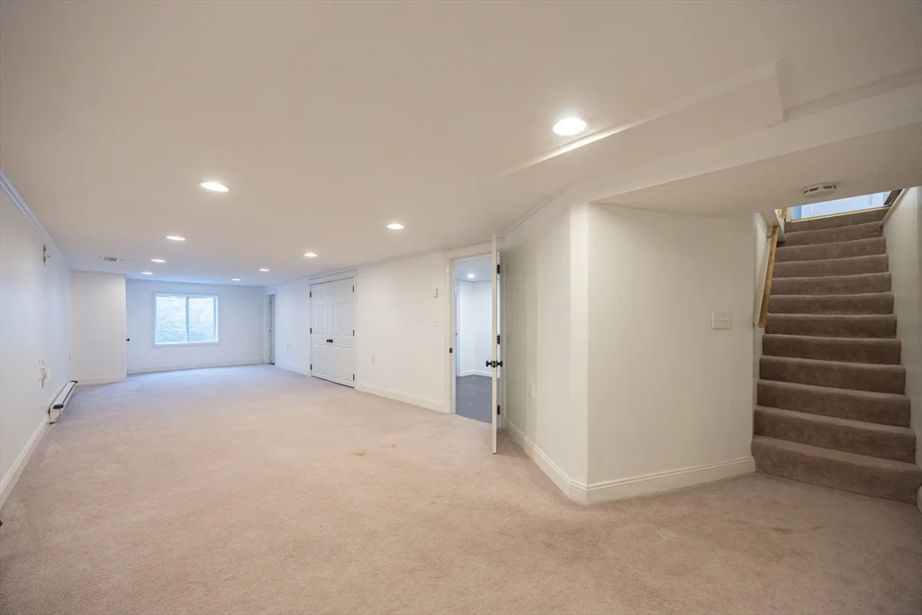 22 Suffolk Rd, Sharon