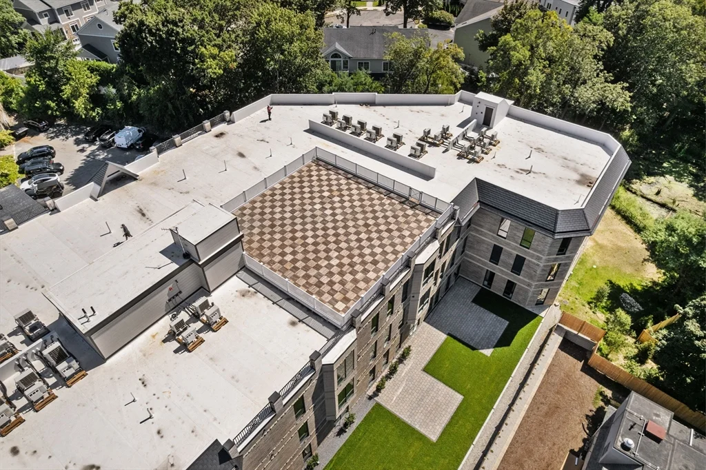 1114 Beacon St, Newton Center