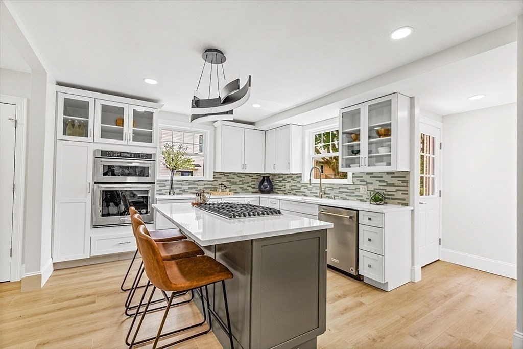 83 Hawthorn St, Nonantum