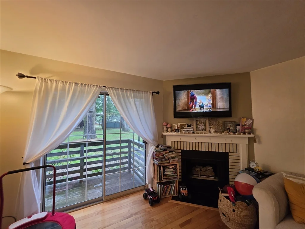 104 Johnson Rd, Chicopee
