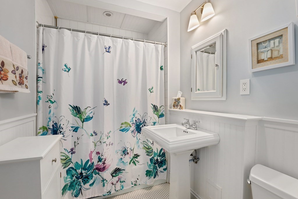 1 bed, 1 bath apartment for rent at 19 Fairmont Ave Unit B, Central Square — photo 9 of 15