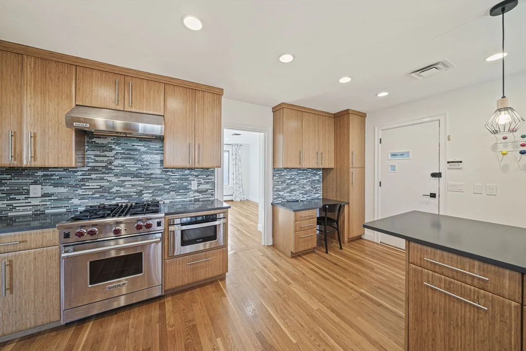 66 Roosevelt Rd, Newton