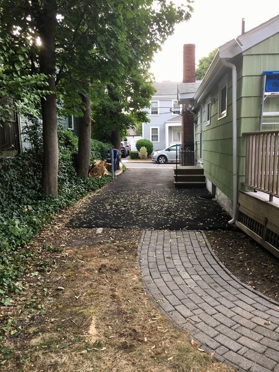 20 Donnell St, Neighborhood 9