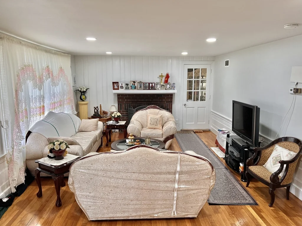 470 Pleasant St, Canton