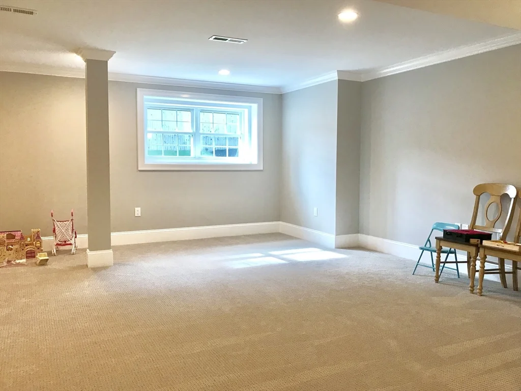 301 Linden St, Wellesley