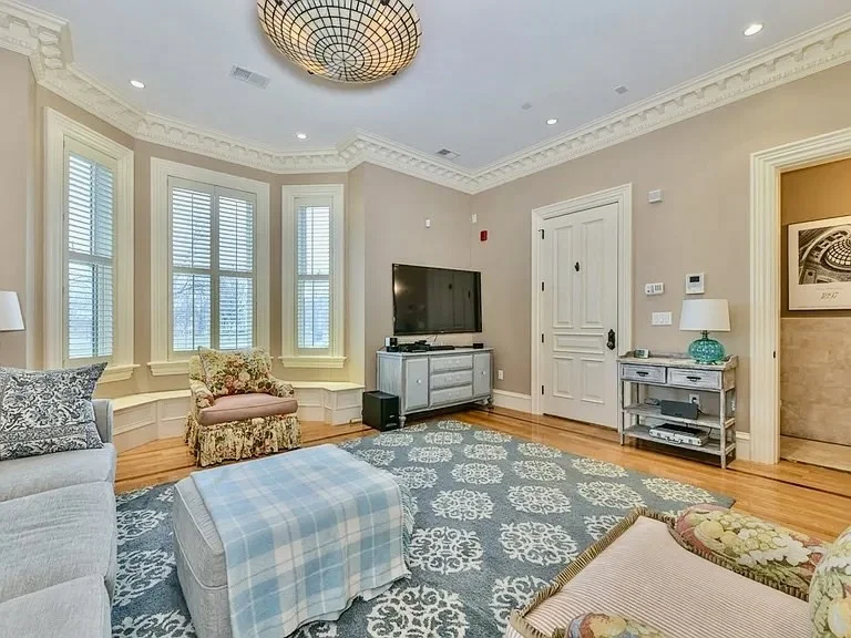 61 M, South Boston