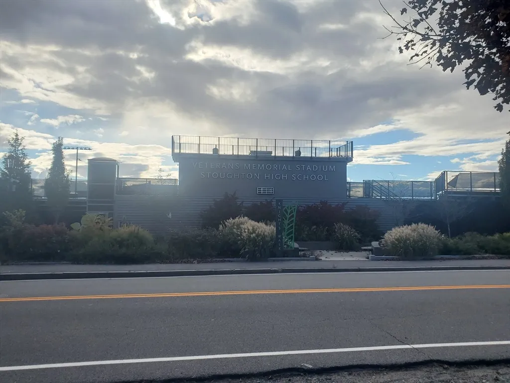 215 Pearl St, Stoughton