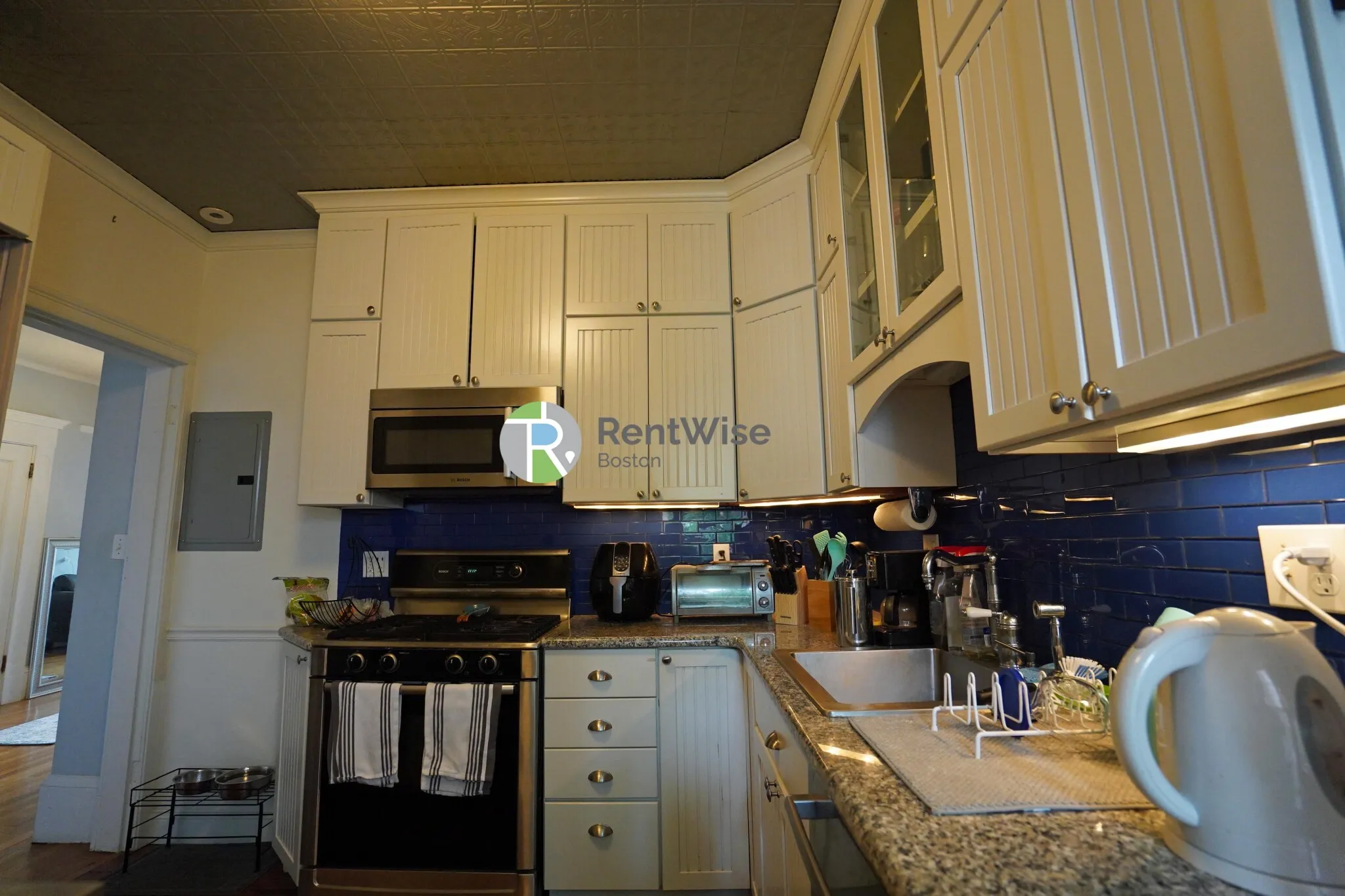 94 Naples Rd, North Brookline
