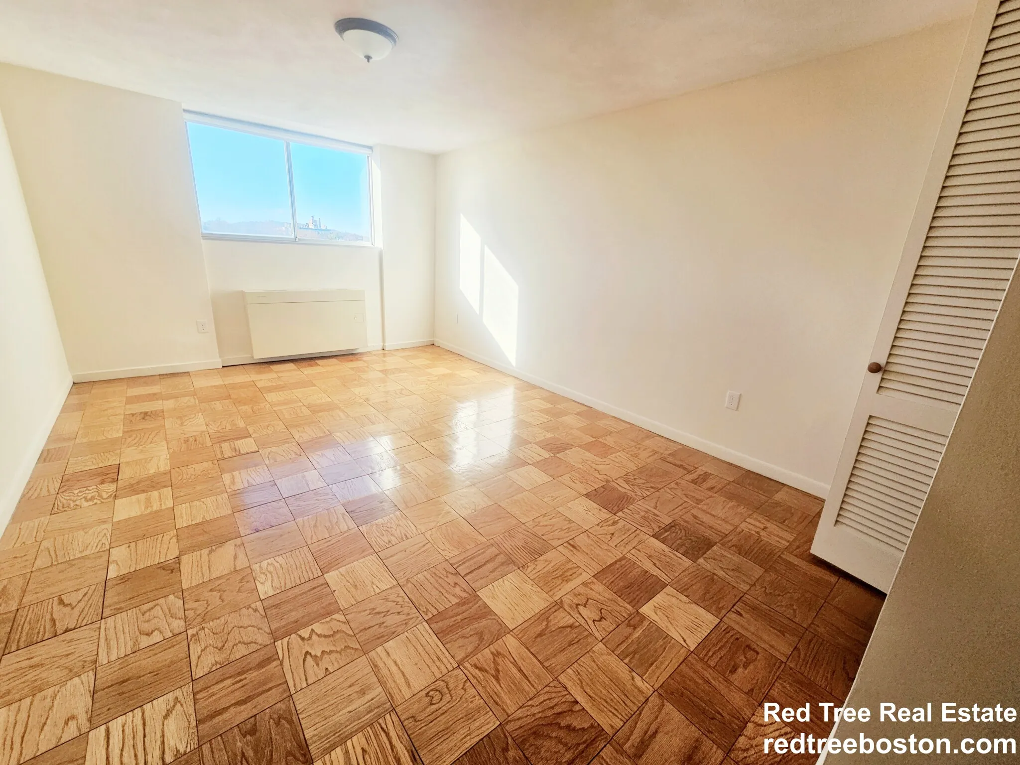 101 Monmouth St, Longwood