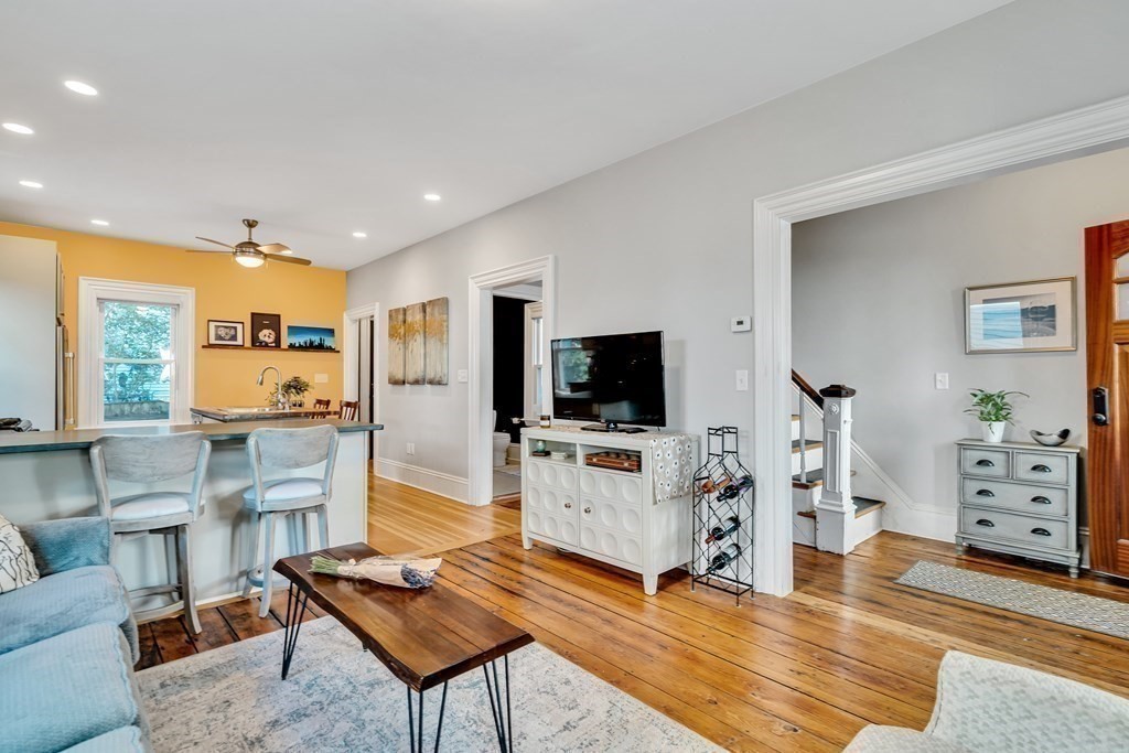 1 Riverside Pl, Riverside