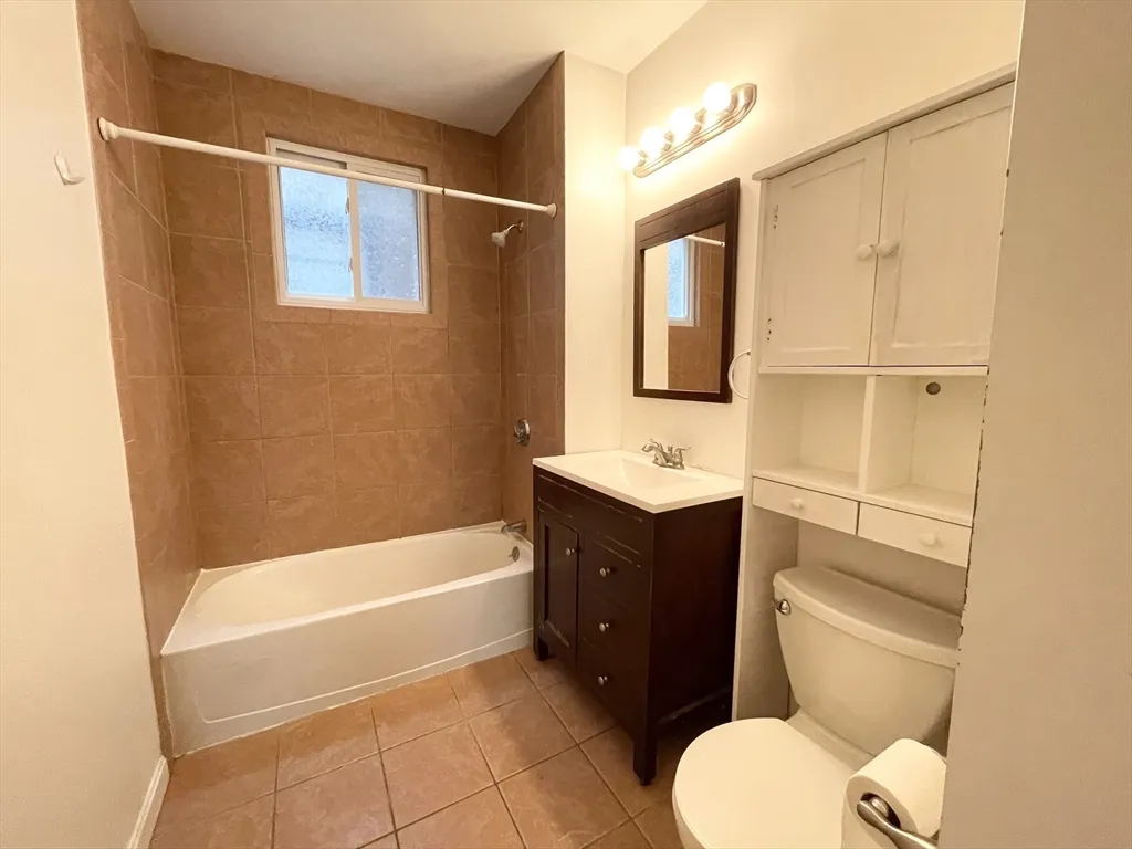 52 Delle Ave, Mission Hill