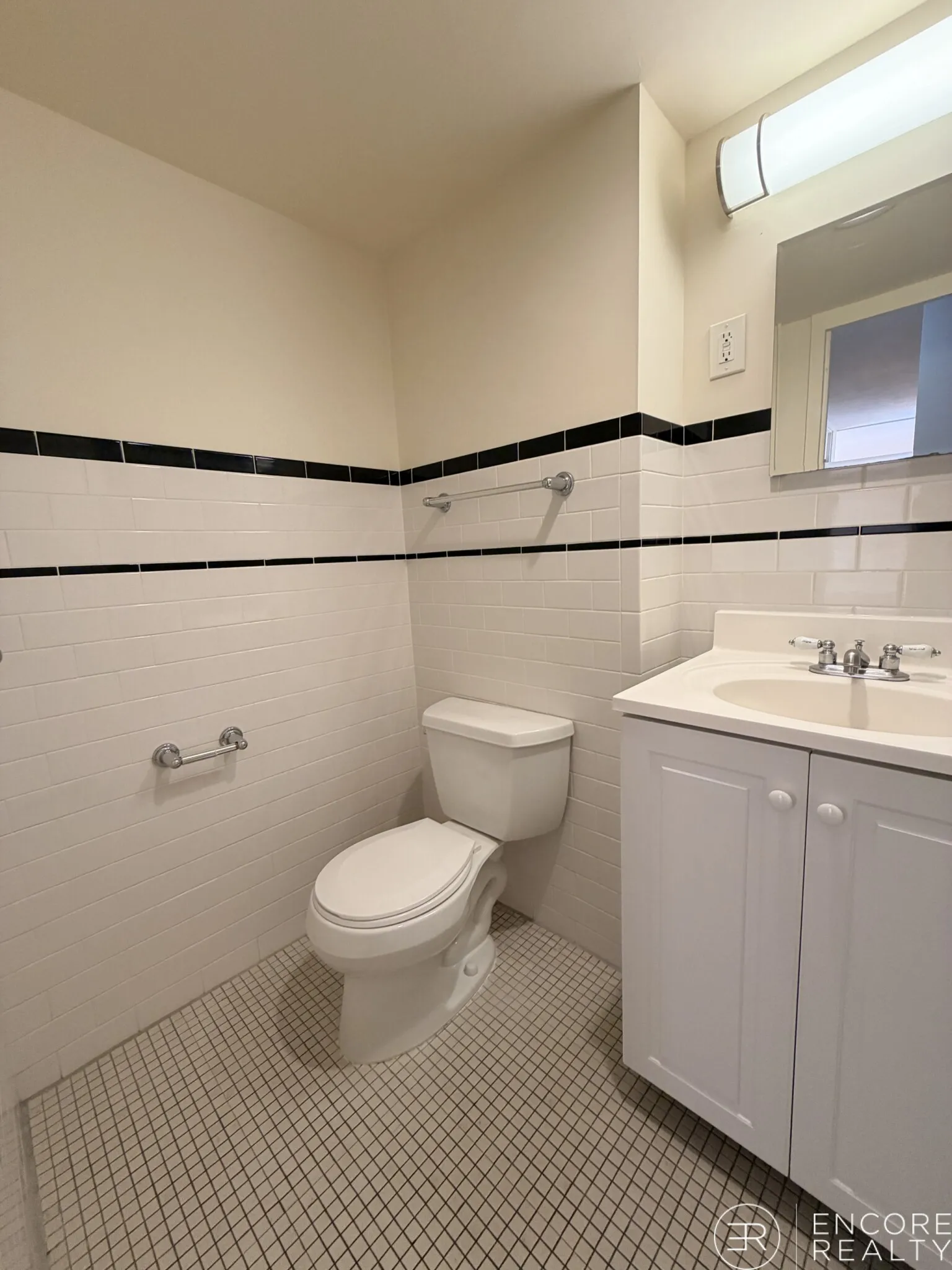 101 Monmouth St, Longwood