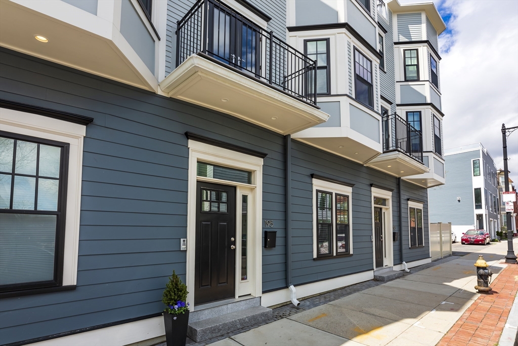 195 West 2nd St, South Boston