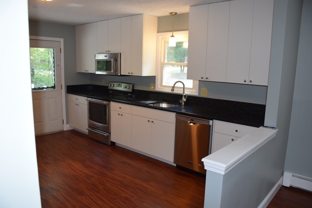 3 Old Village Rd, Fiskdale