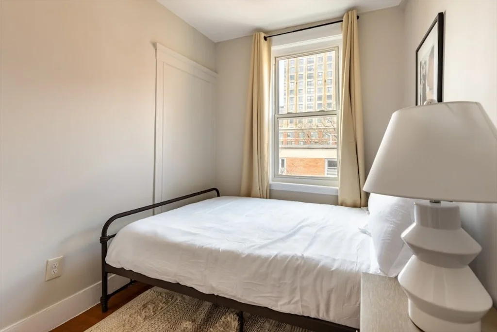 102 Tyler St, Chinatown