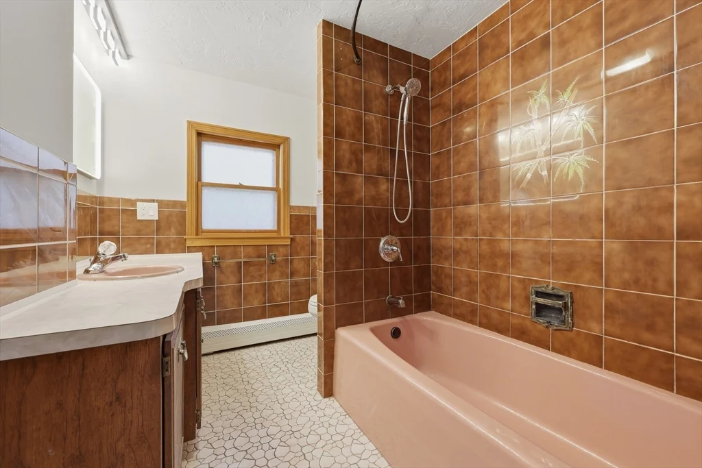 586 Franklin St, Worcester