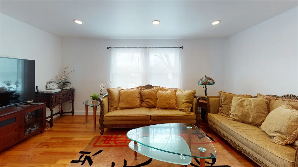 22-24 Broadlawn Park, Chestnut Hill