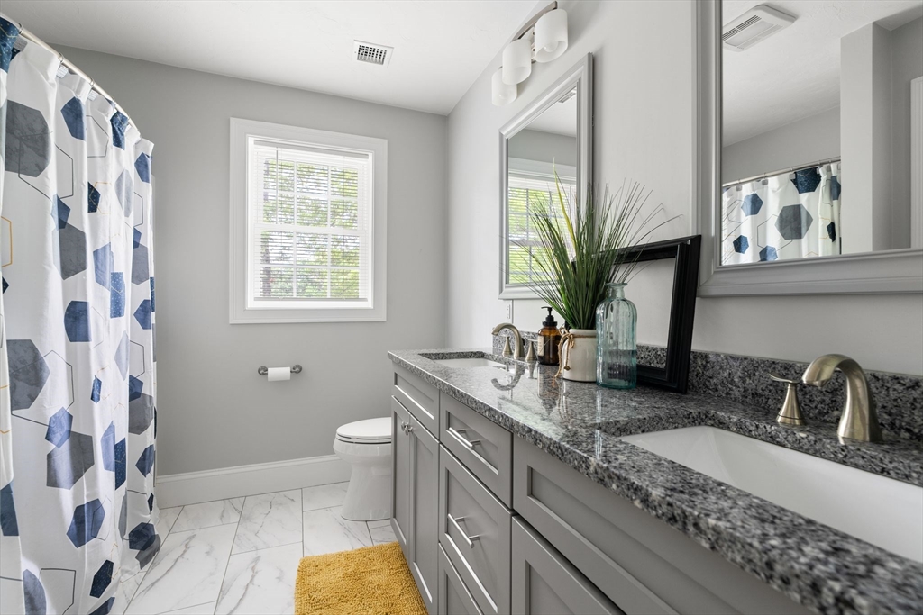 74 Bald Eagle Rd, Weymouth