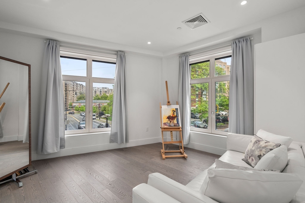 69 Walnut, Boylston Street