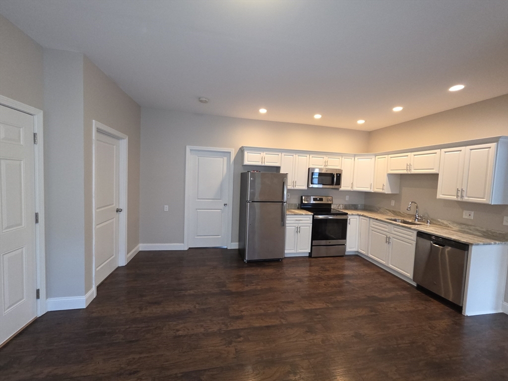 25 Brown Ave, Holyoke