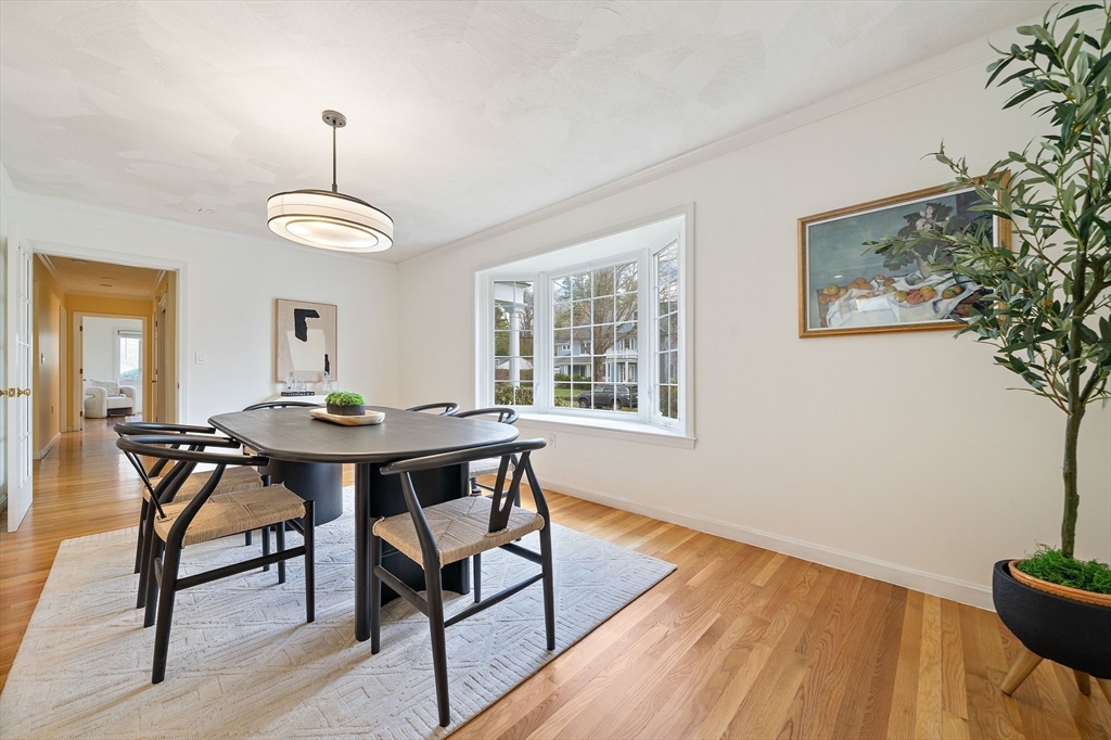 28 Mansfield Rd, Wellesley