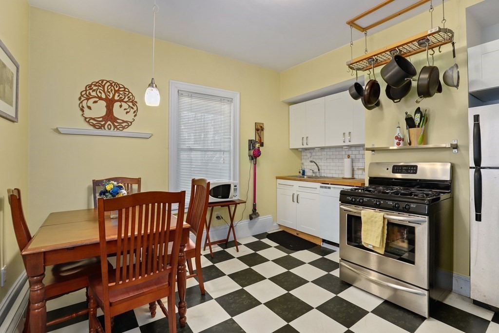 1 bed, 1 bath apartment for rent at 19 Fairmont Ave Unit B, Central Square — photo 14 of 15
