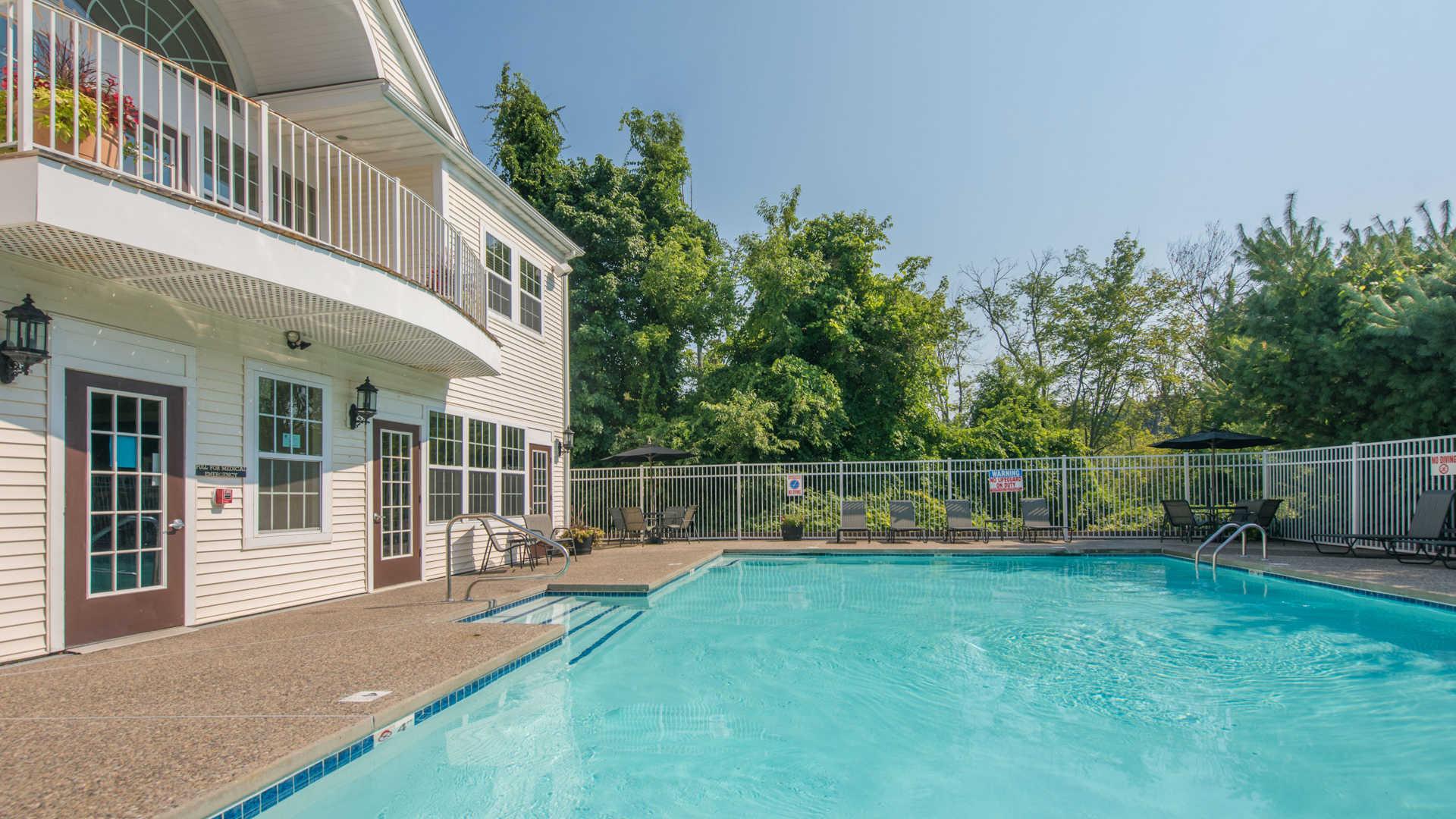 2 Littles Brook Ct, Burlington