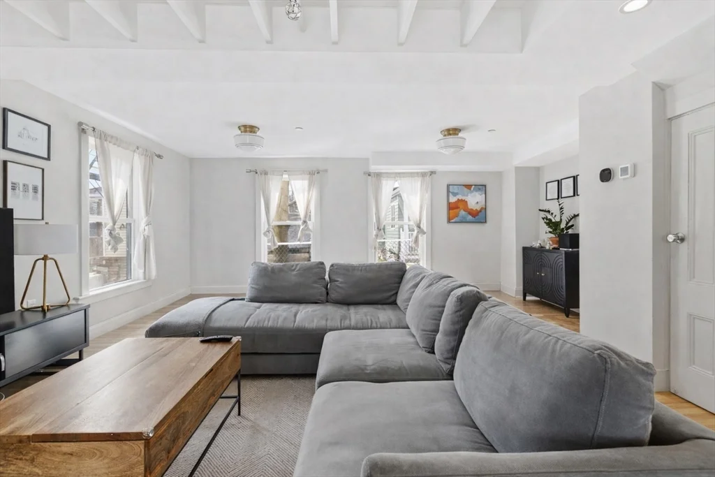 20R Adrian St, Ward Two