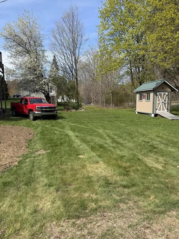 326 N Main St, North Brookfield