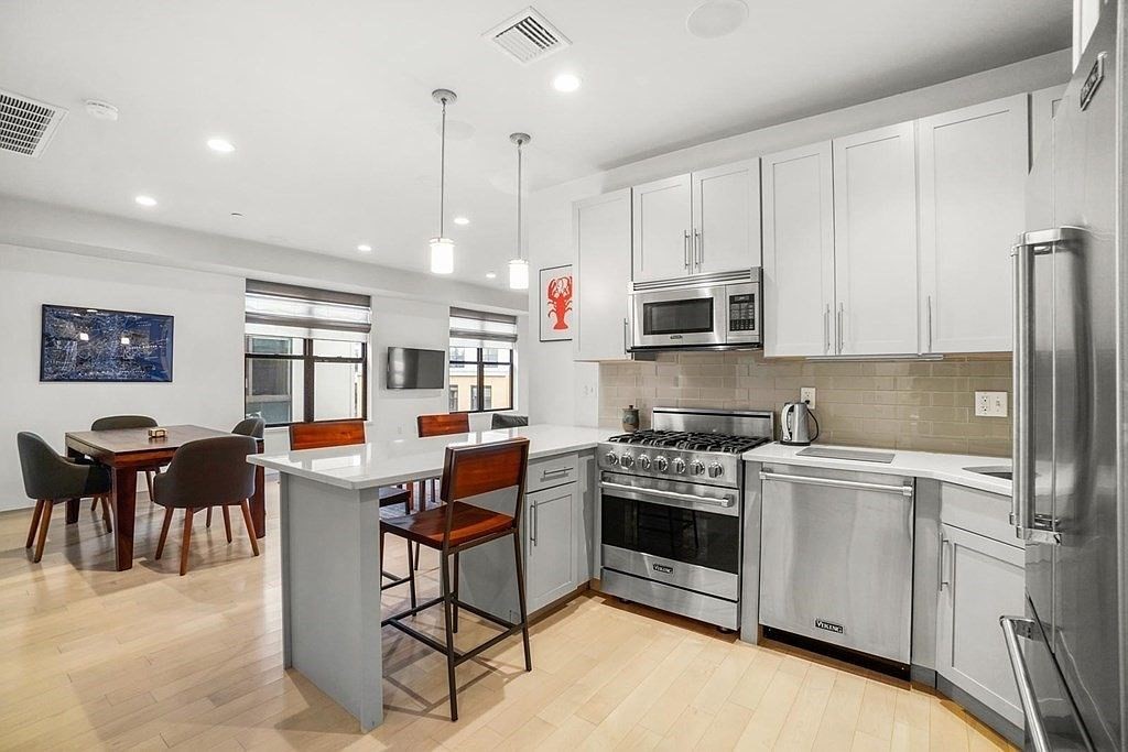 345 D St, South Boston