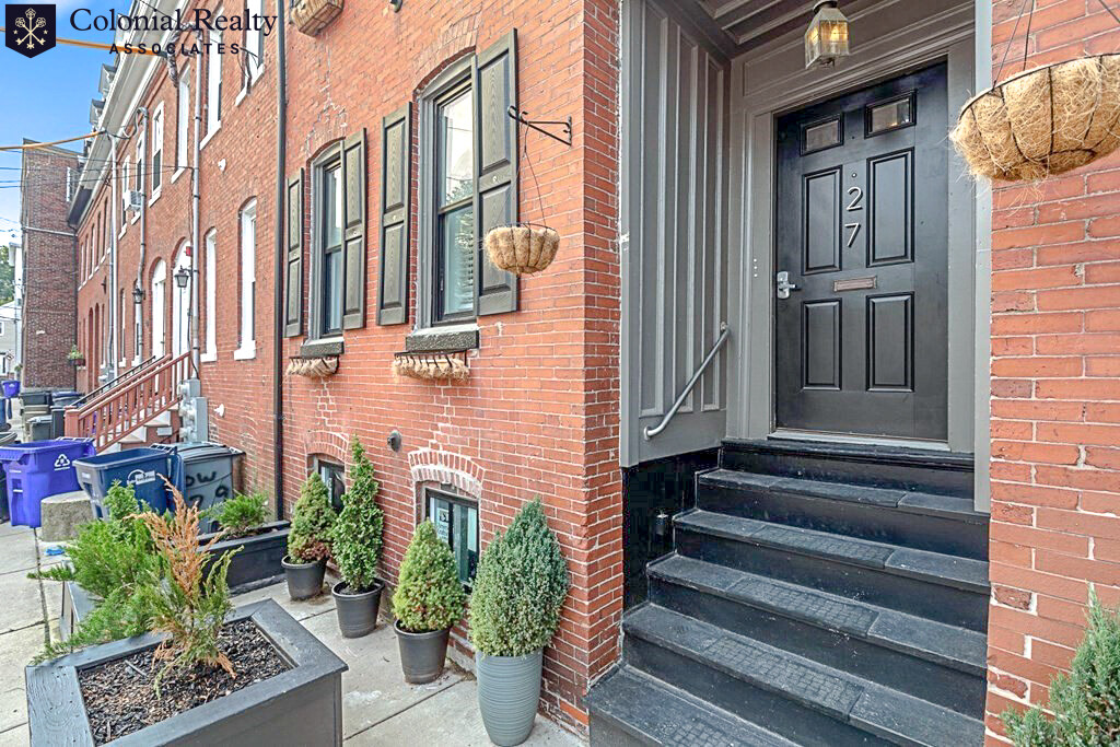 27 Swallow St, South Boston